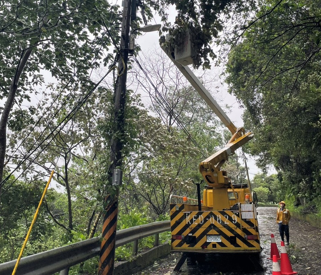 巴威颱風北部多處停電　台電北南區處動員人力搶修