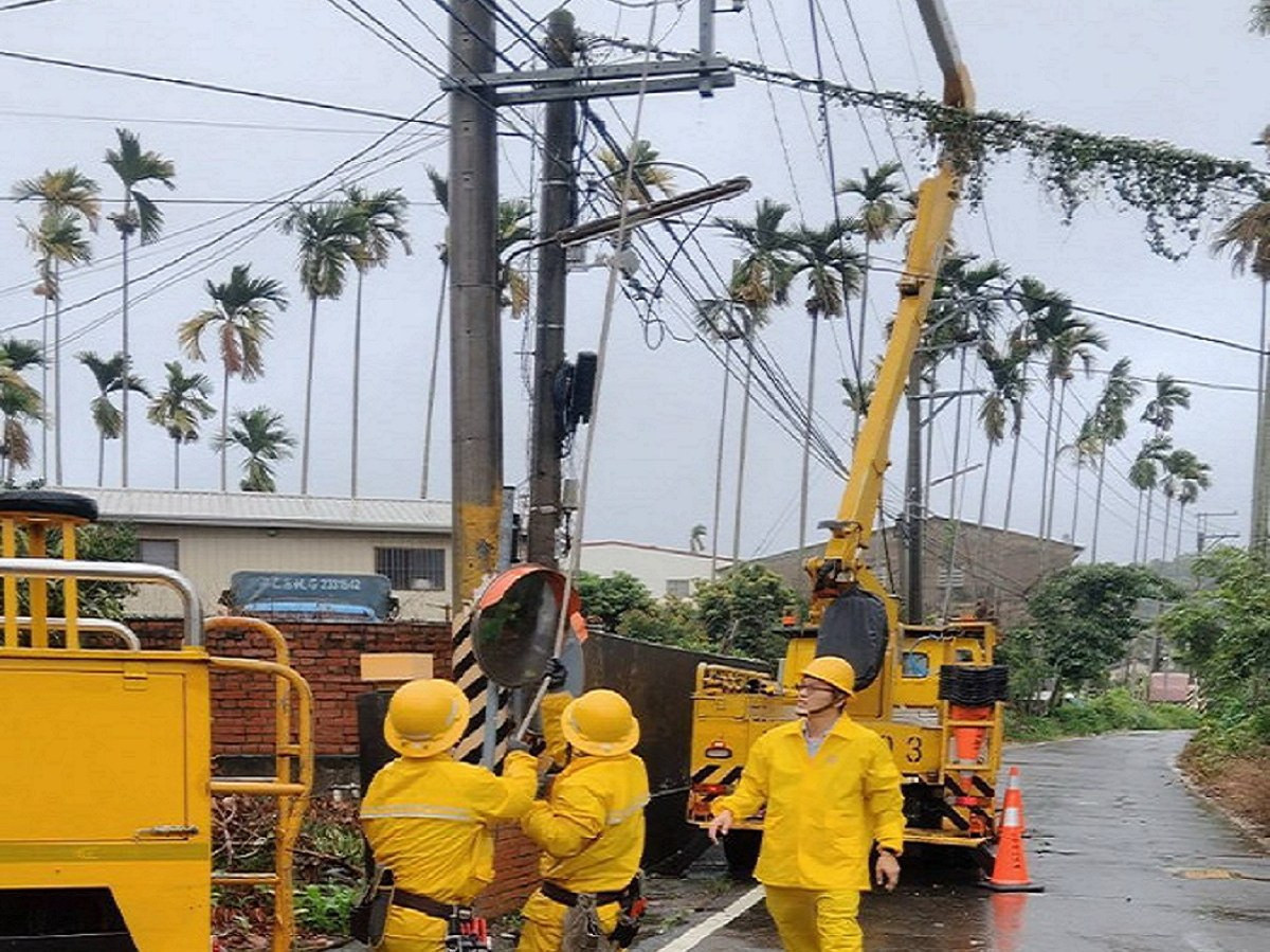 巴威來襲造成南投部分地區停電　台電全力搶修