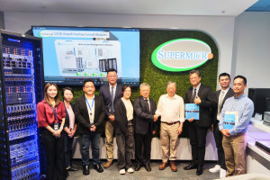 中央大學蕭述三校長率團訪美，與美超微電腦（Supermicro）總裁梁見厚會談，積極拓展國際產學合作。