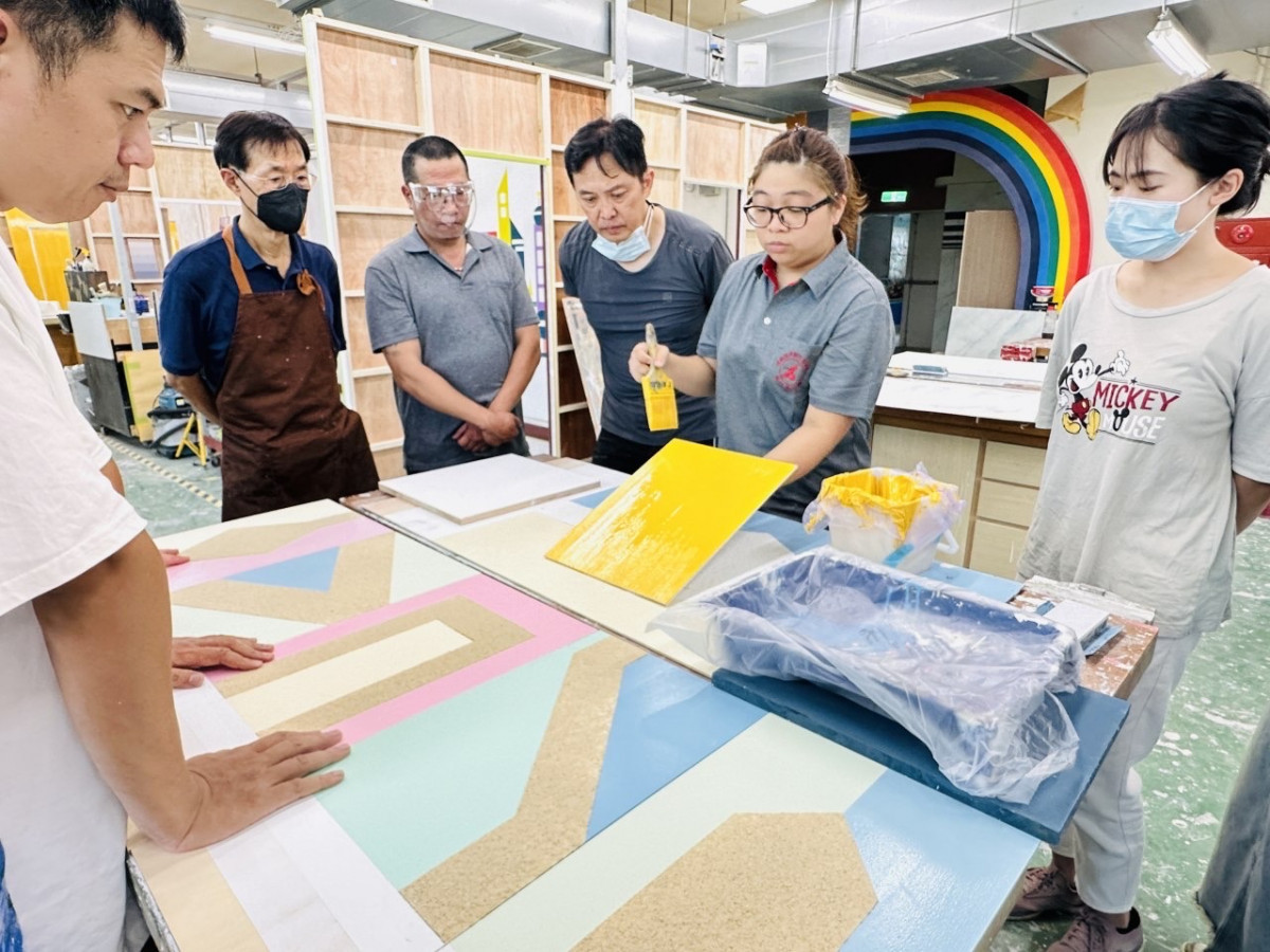 桃竹苗分署開辦建築裝修及漆作等職業訓練課程,透過專業師資實作教學,協助學員培養專業技能,提升就業競爭力。