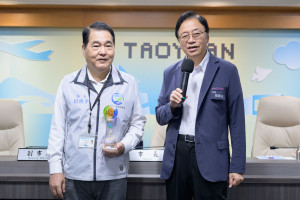 接受水務局呈獻「114年度水自主防災社區評估」績優縣市。