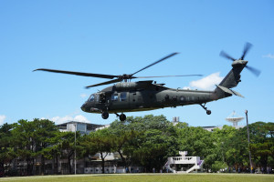 陸軍戰鬥直升機阿帕契和黑鷹降落在中央大學田徑場，成為第66屆全國中小學科學展覽會矚目的焦點，吸引大批民眾前往觀賞。