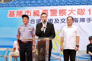 謝國樑親自校閱義勇警察大隊常年訓練　肯定義警無私奉獻