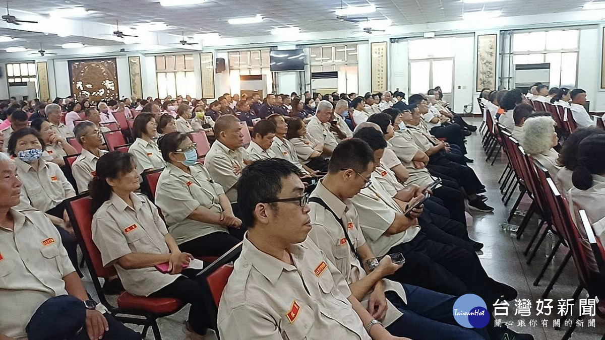 空襲來了躲哪裡？大甲警「這招」教你一秒定位防空洞！　加碼AED特訓守護社區