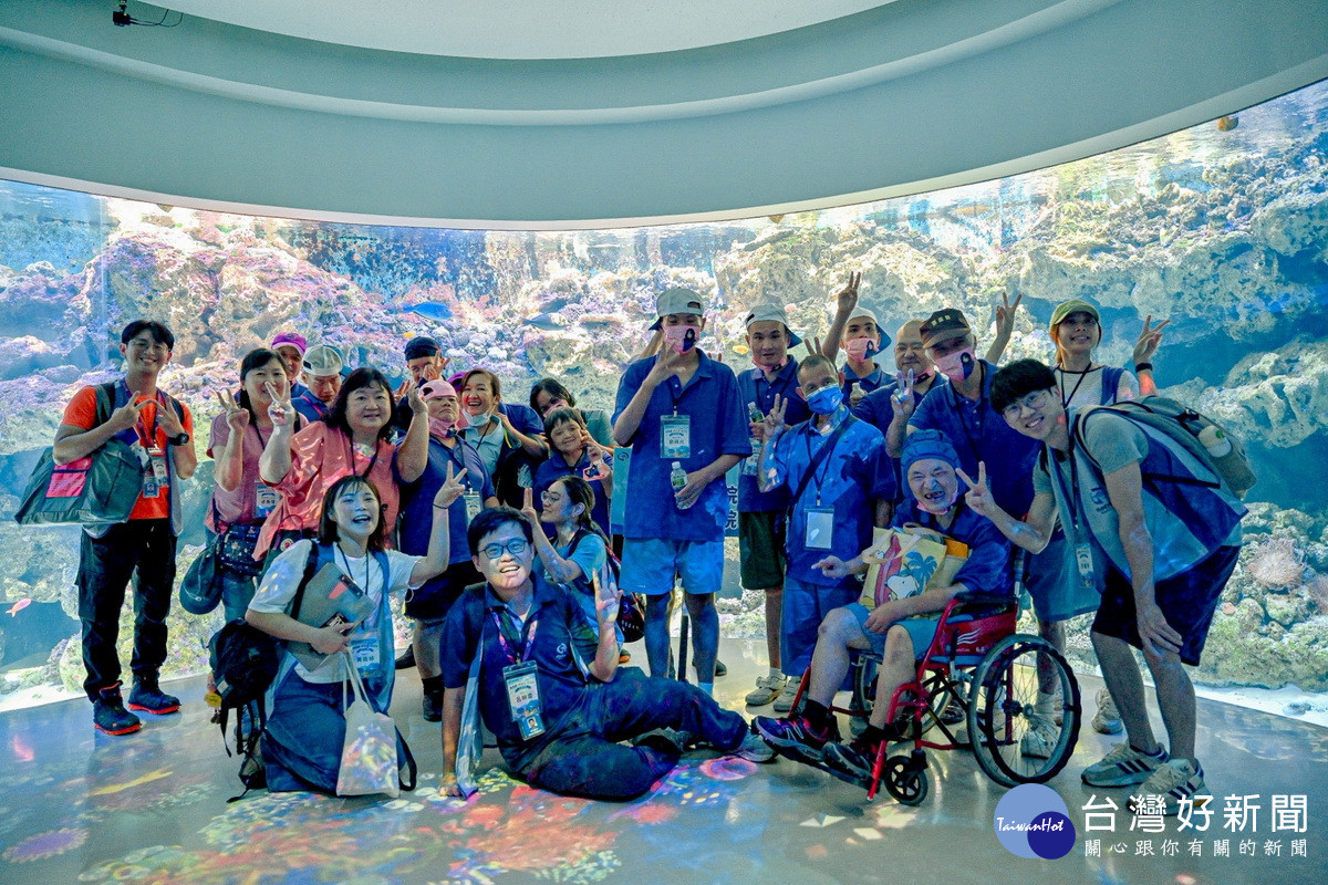 公益活動中,教養機構院生參訪水族館。<br />