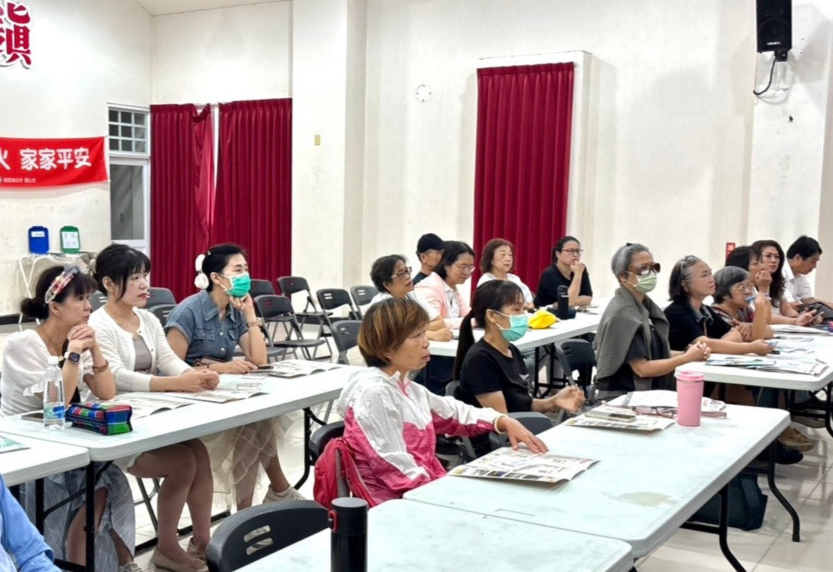 暨大埔里鎮公所舉辦「115學年度30+大學招生說明會」,未來學員們專注聆聽說明。(暨大提供)