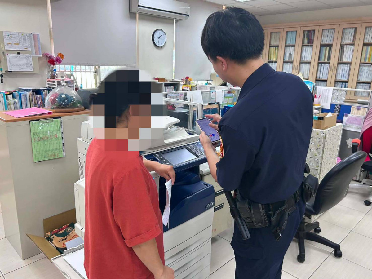 員警耐心勸說，及時識破假檢警詐騙手法，成功保住積蓄及相關證件。