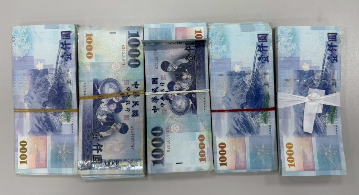 中壢警分局員警攔阻包裹寄送,成功保住30萬元積蓄。