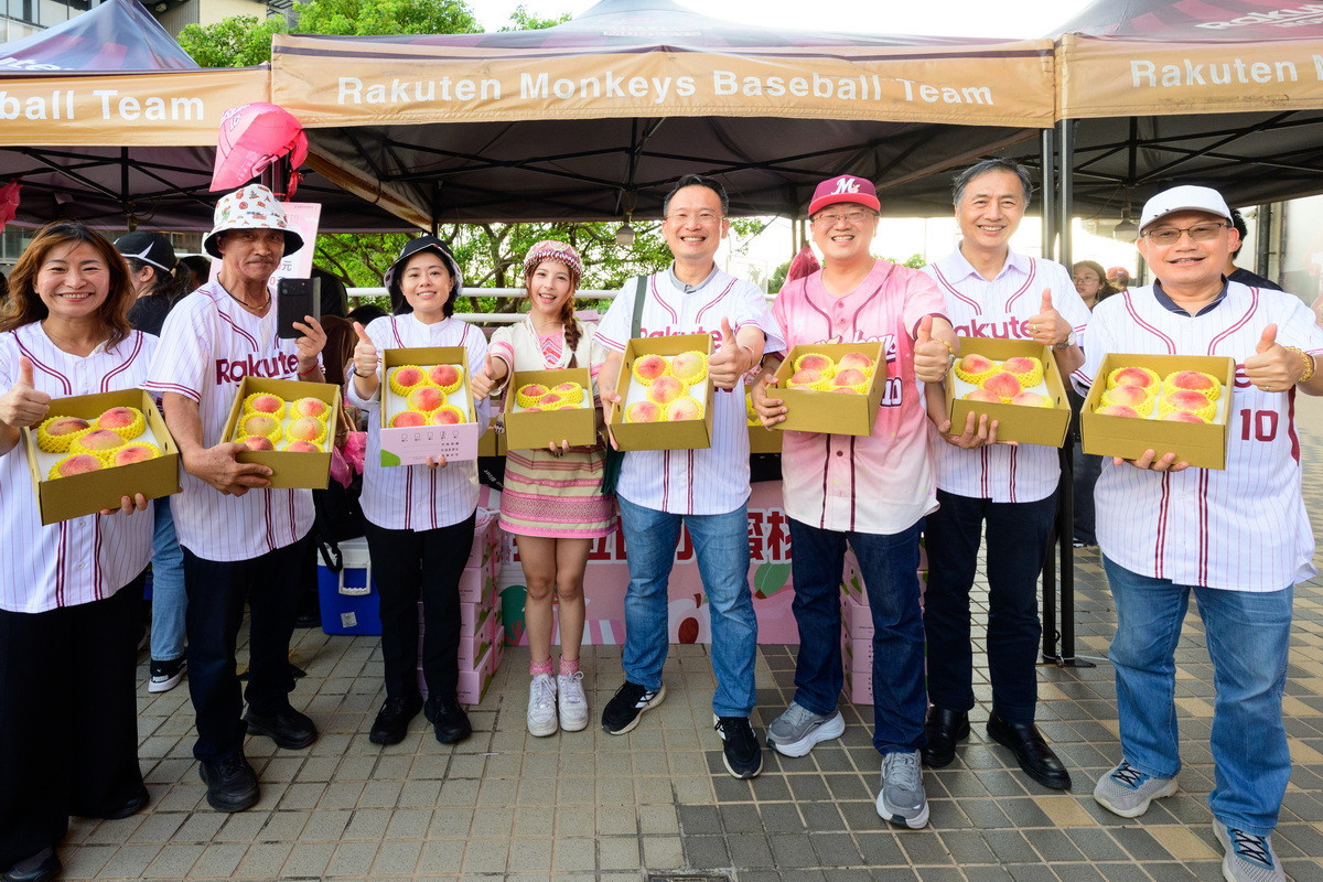 桃園市副市長蘇俊賓出席「大溪形象商圈-樂在溪遊活動」。<br />
