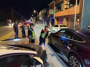 中壢警分局全面查緝暴力、毒品、詐欺、通緝犯及酒、毒駕等不法行為。