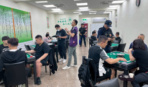 桃園市政府持續強化治安防護網，公告將「提供德州撲克桌具供民眾使用之營業場所」納入管理。