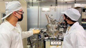 參與長庚大學記憶體碩士學程的學生，不僅在就讀期間能獲得頂級的豐厚獎學金與扎實的企業實戰經驗，其優勢在於「畢業即就業，無縫接軌大廠」的生涯保障。(圖/長庚大學)