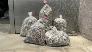 嘉義縣環保局「撿菸蒂兌換環境維護費」今年9月1日起停止受理600毫升寶特瓶盛裝菸蒂，全面改採透明或半透明塑膠袋秤重／嘉義縣提供