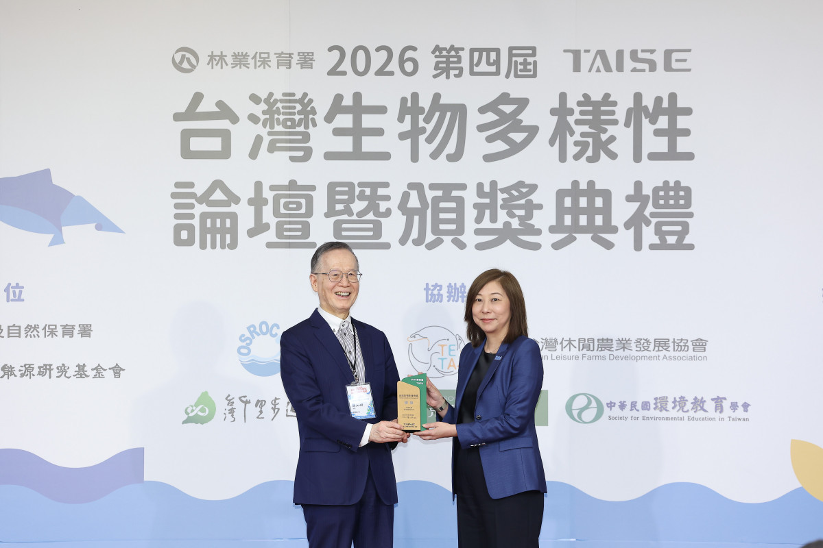 沃旭能源連續兩年獲得台灣生物多樣性獎，並為唯一獲獎的離岸風電企業，以打造離岸風電與海洋生態共榮的成果深獲肯定，典禮由沃旭台灣董事長汪欣潔(右一)代表出席領獎。