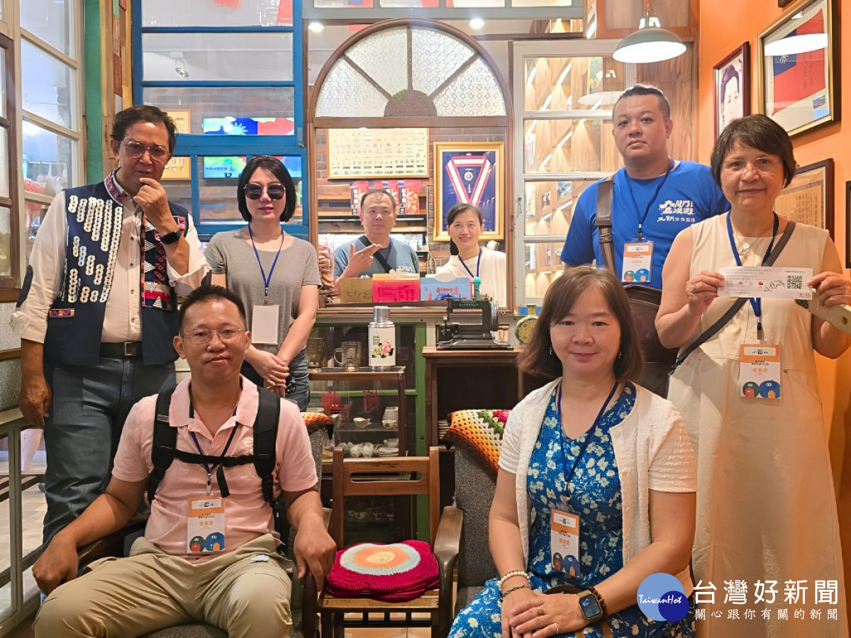 桃園市觀光發展基金會率領石門活魚餐廳業者前往龍岡忠貞新村文化園區參訪交流，借鏡園區打造特色品牌、凝聚商圈共識的成功經驗。<br />
<br />
