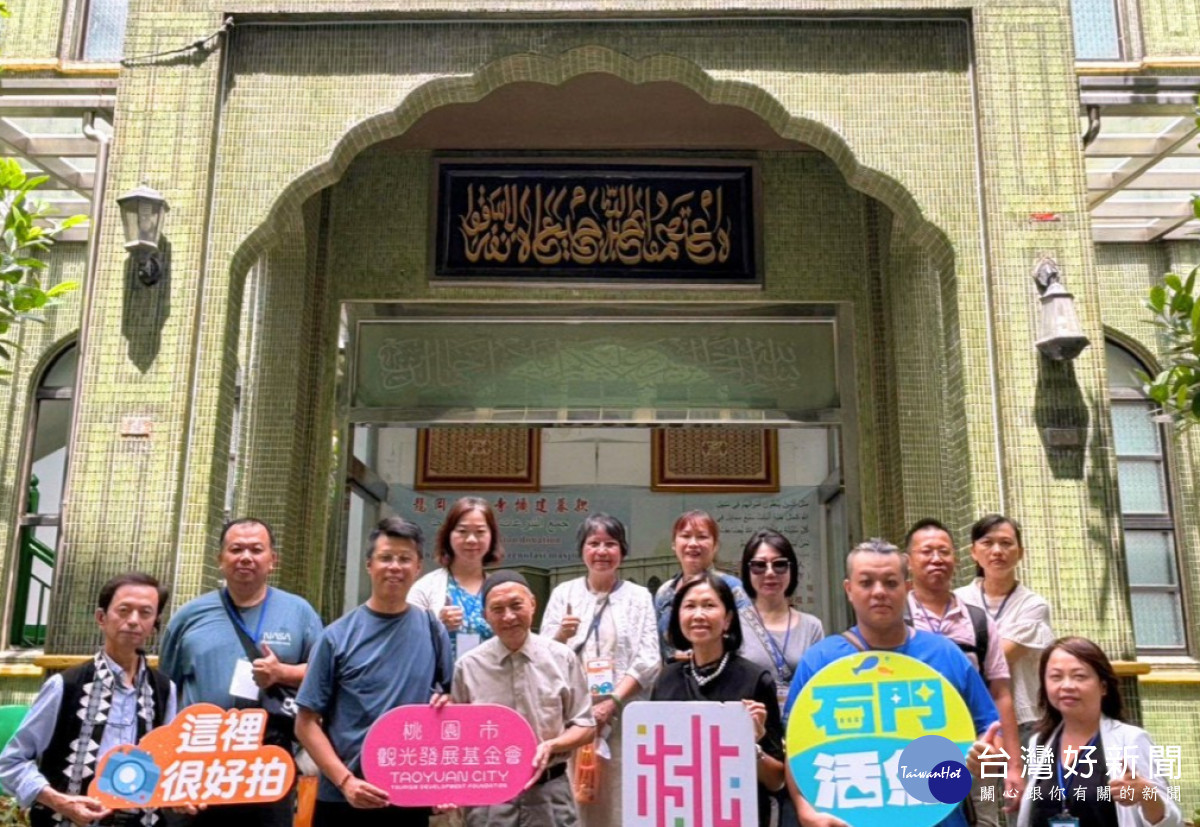 桃園市觀光發展基金會率領石門活魚餐廳業者前往龍岡忠貞新村文化園區參訪交流，借鏡園區打造特色品牌、凝聚商圈共識的成功經驗。<br />
<br />
