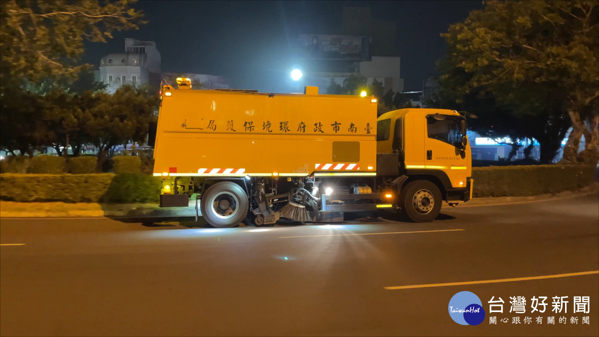 掃街不打烊　臺南環保局守護城市每條街道