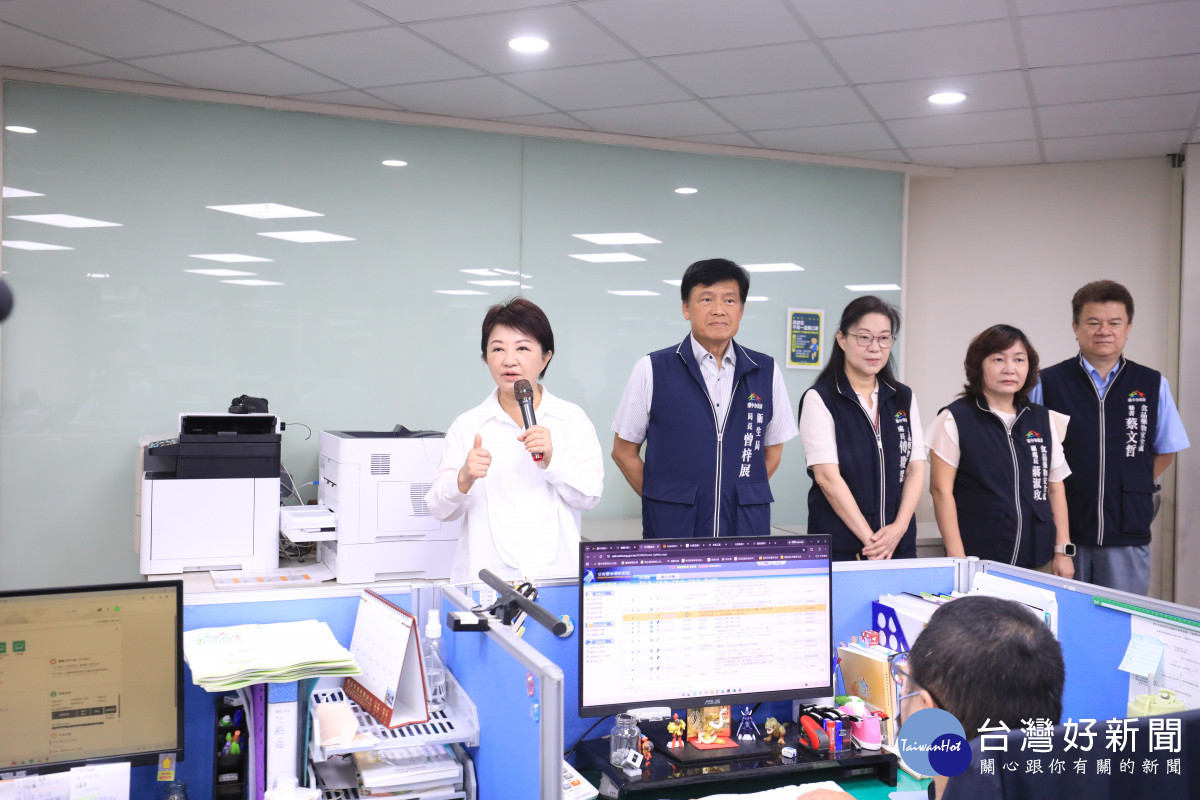 盧市長強調市府始終堅持「查到哪裡、公布到哪裡」及「有疑慮就全面下架」兩項原則