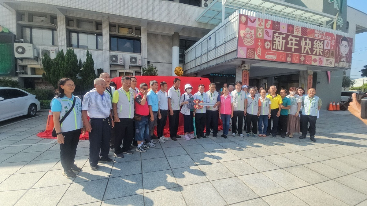 善心人士心繫家鄉　捐愛心公務車及急難救助金助永靖鄉老弱