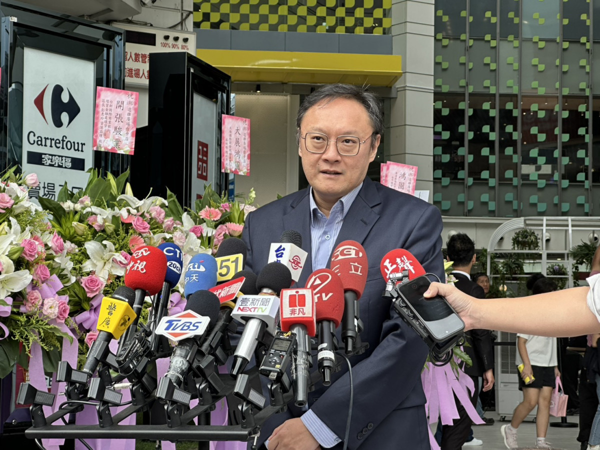 中市副市長鄭照新24日強調中市府依中央現行《食安法》規定,中聯油脂相關油品自111年起至毒油事件發生前,共依法強制檢驗18次。(圖/政治中心)