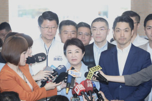 盧秀燕市長今赴立法院議場前受訪毒油事件