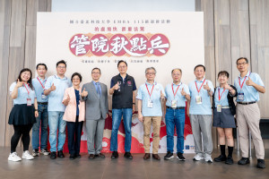 張市長與貴賓合影。
