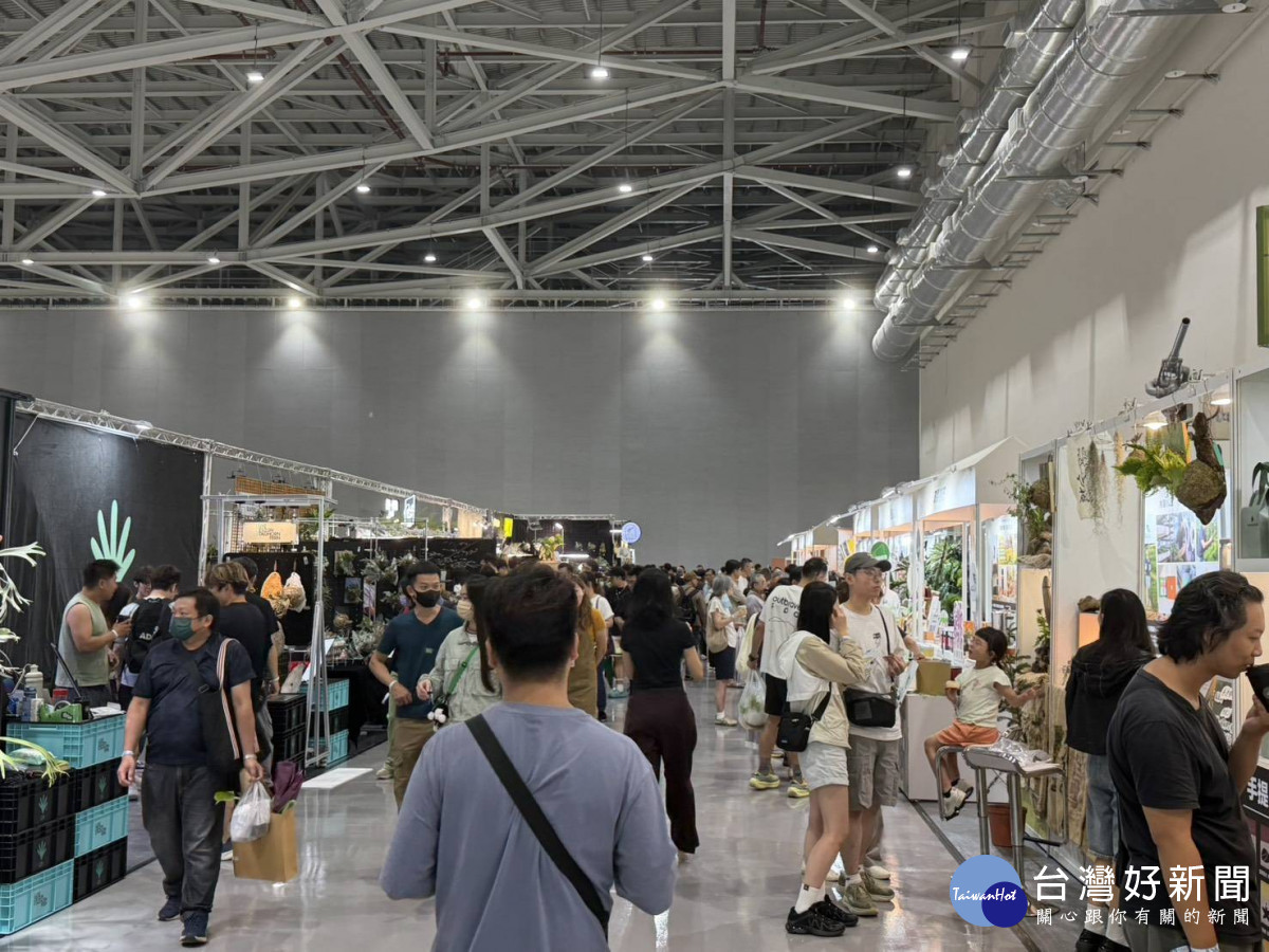展場人潮絡繹不絕。