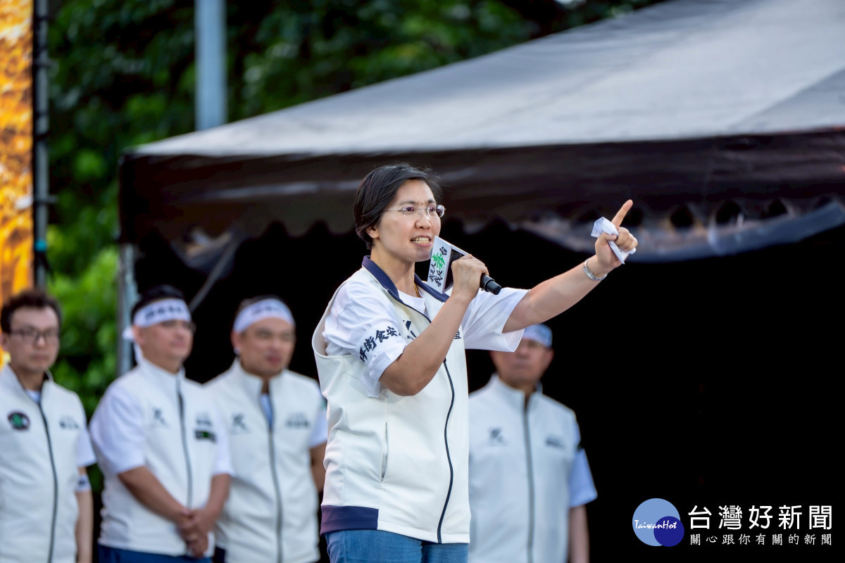 反毒油遊行　徐欣瑩痛批政府「蓋牌、擋箭牌、抹黑牌」