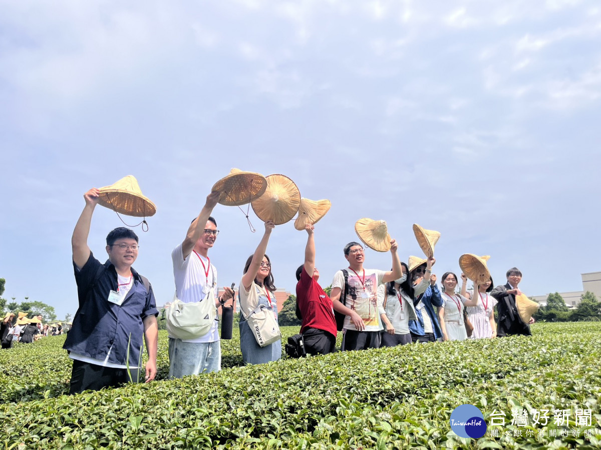 茶園合影。