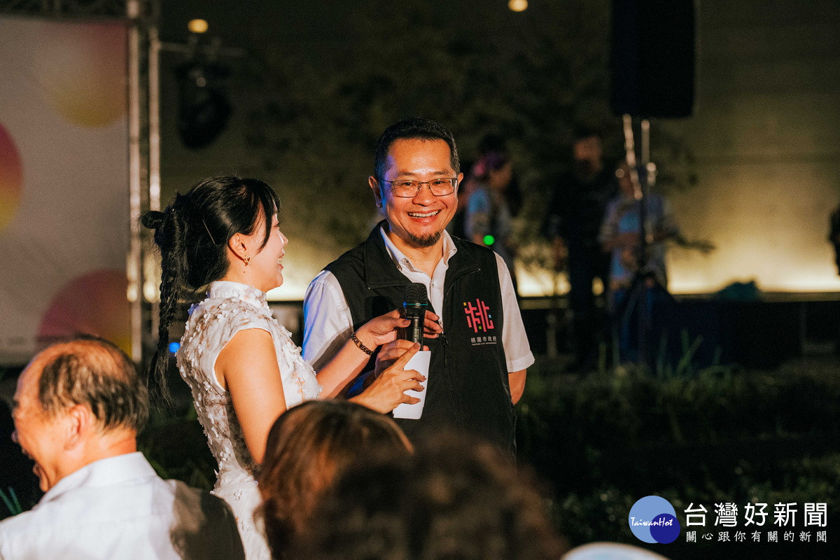 桃園市客家事務局長范姜泰基透過有獎徵答,帶領民眾認識1895乙未戰役客家歷史。<br />