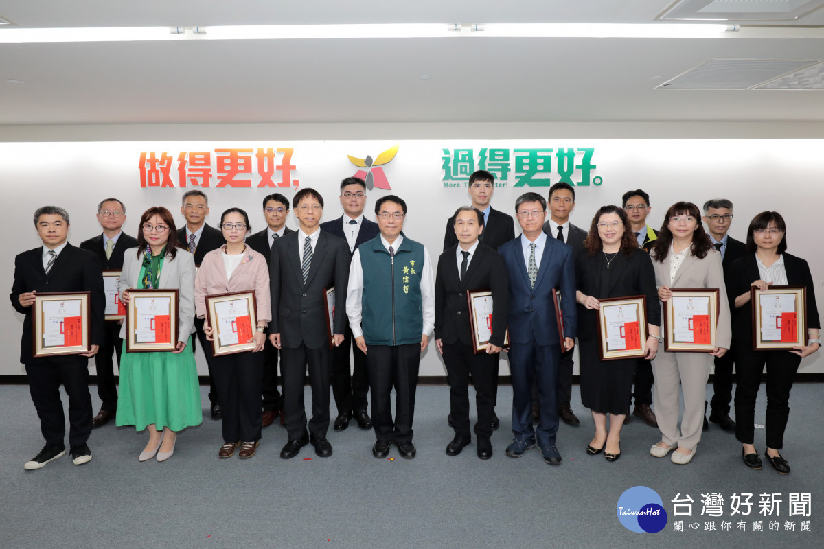 南市表揚模範公務人員　17人受獎5萬元公假5天