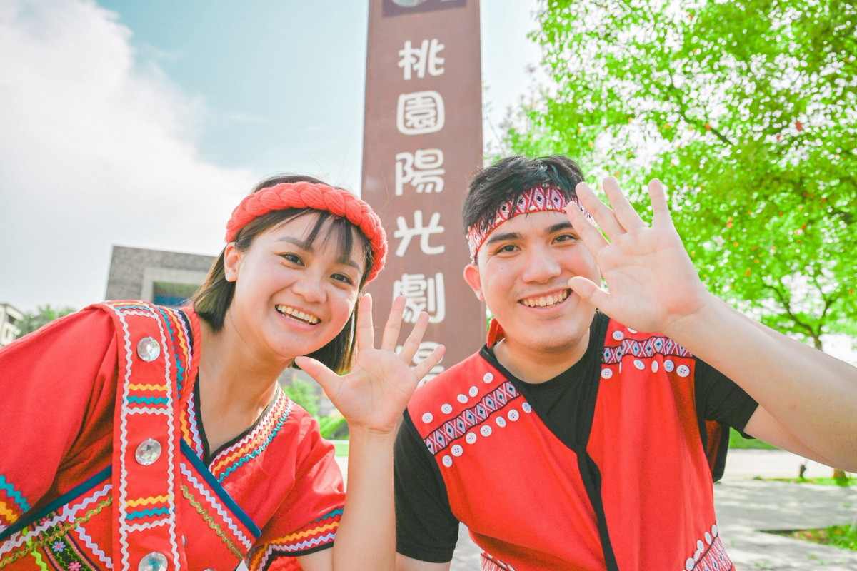 8月「原」力全開，只要穿著原住民族傳統服飾或配戴原民風格配件，即可免費搭乘機場捷運。<br />
