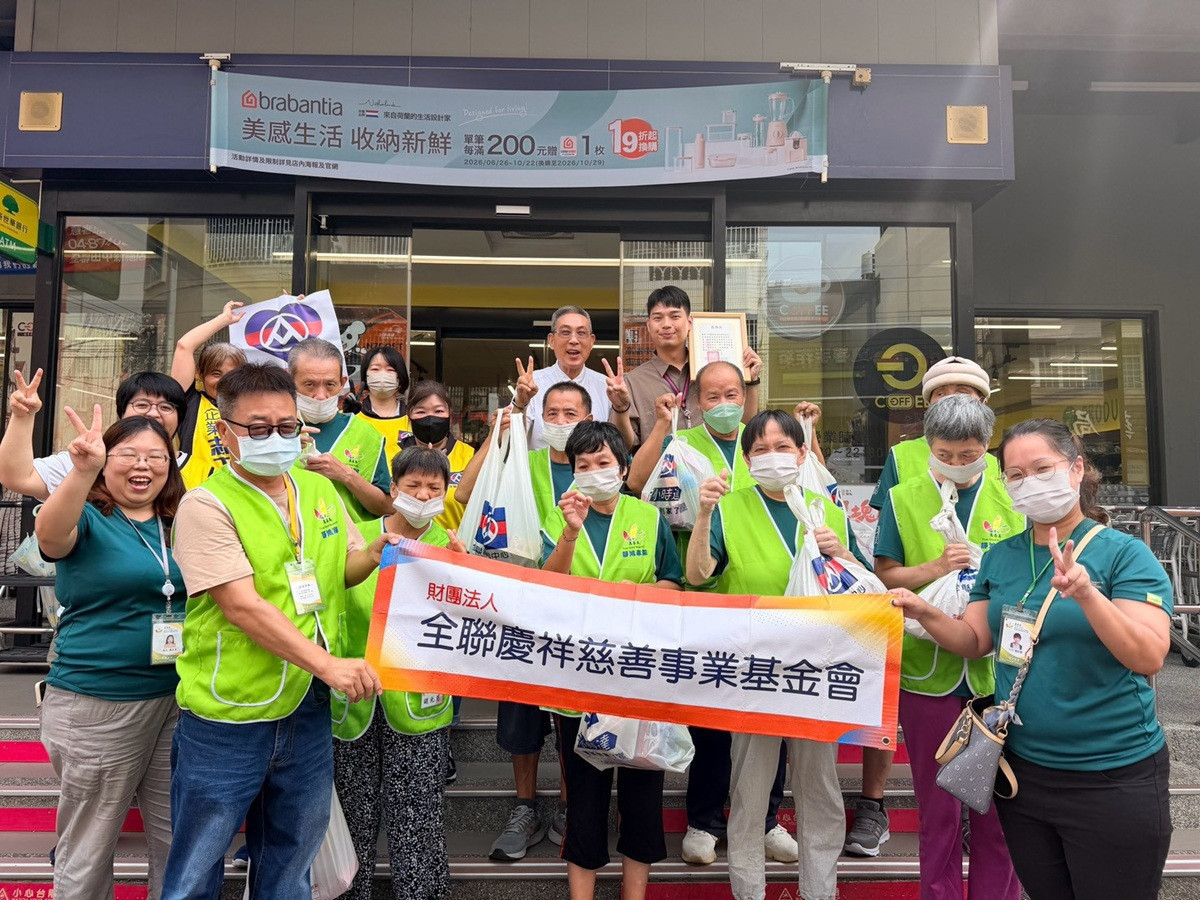 全聯慶祥暖心送愛　陪靜鴻園友幸福逛超市