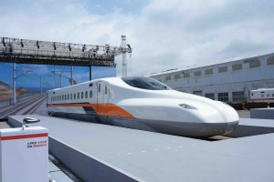 台灣高鐵新世代列車N700ST，30日在日本山口縣日立笠戶工廠正式出廠。（圖／台灣高鐵公司提供）