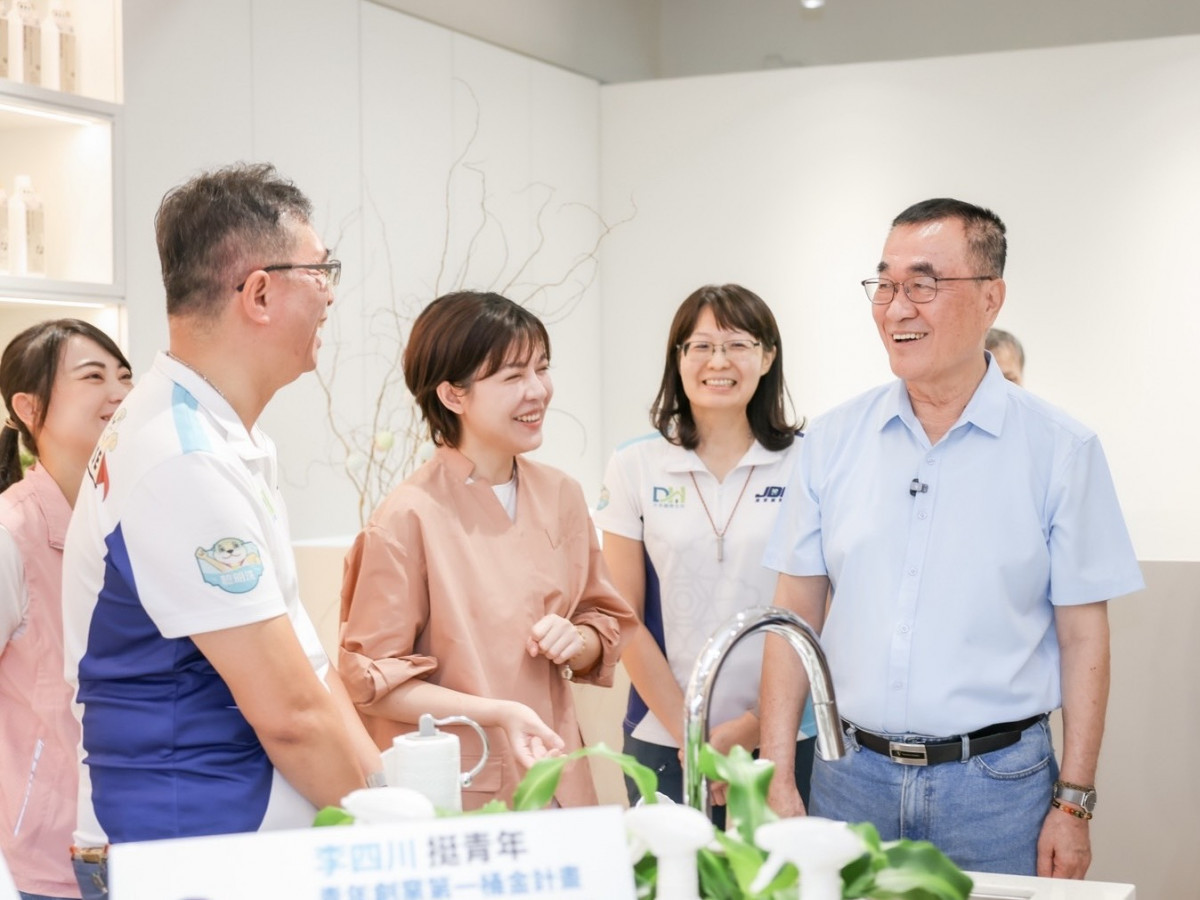 挺青年勇敢追夢！　李四川推出青創第一桶金計畫提高貸款額度至五百萬