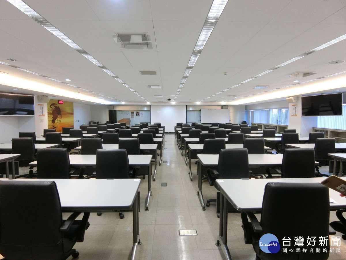 文心樓302會議室採購專業人員訓練班教室