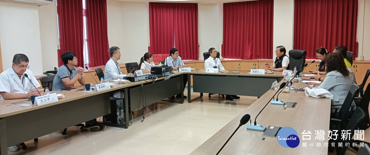 桃園市社會局與桃療雙方就高風險個案轉介、危機支援及社區追蹤機制進行座談。 (桃療提供)