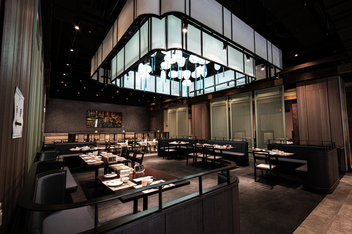 惠中蔬食以現代東方美學打造舒適用餐空間,讓美食與心靈沉澱融為一體。圖/惠中疏食