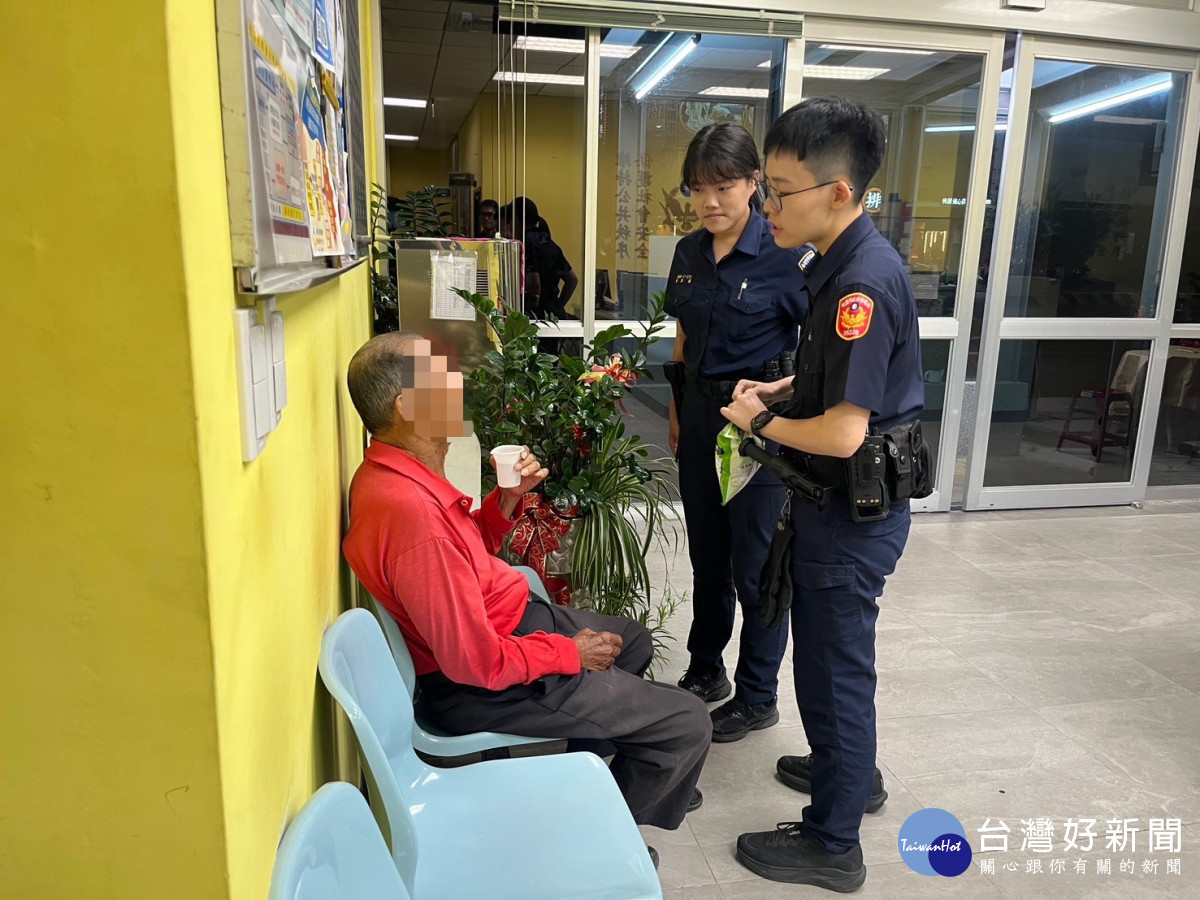 警方積極協助,順利讓老翁平安返家。
