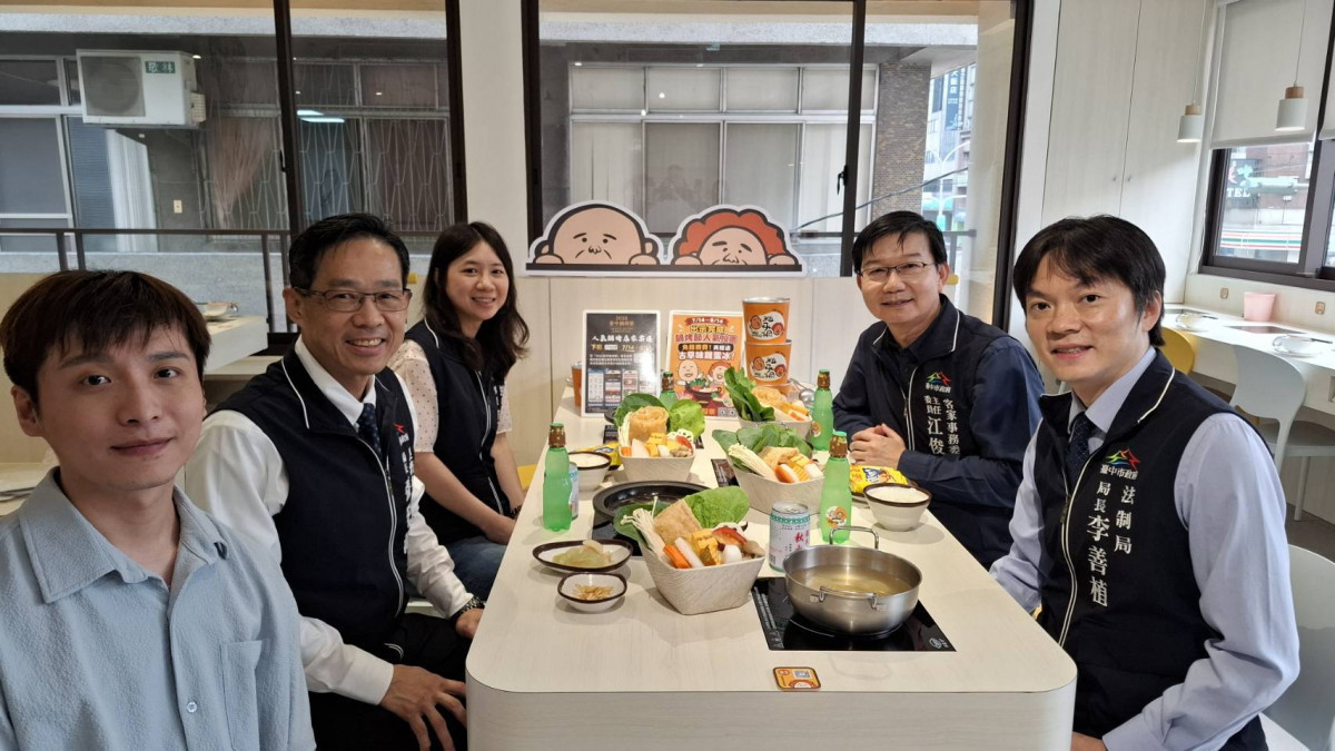 張峯源局長邀請李善植、江俊龍兩位市府同仁走訪巷弄火鍋店家