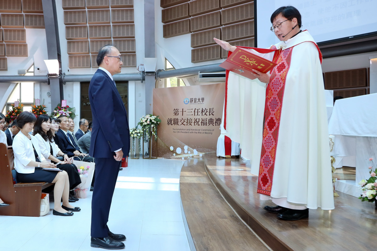 楊昭順宣誓就任第13任校長,並在祝福禱文與覆手派遣禮中接受派遣。