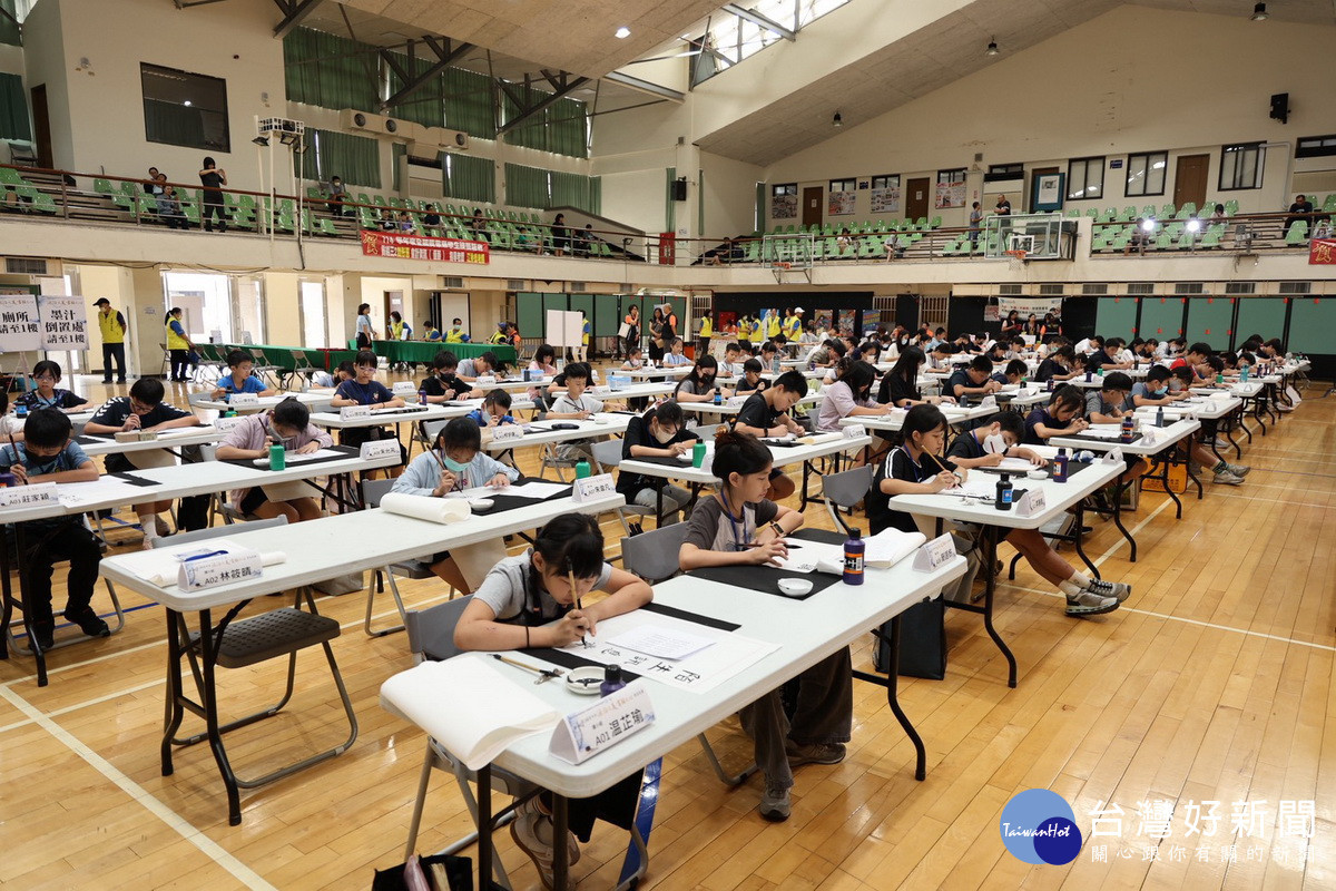 青春少年揮毫不揮霍　南投第2屆暑期書法比賽複賽登場