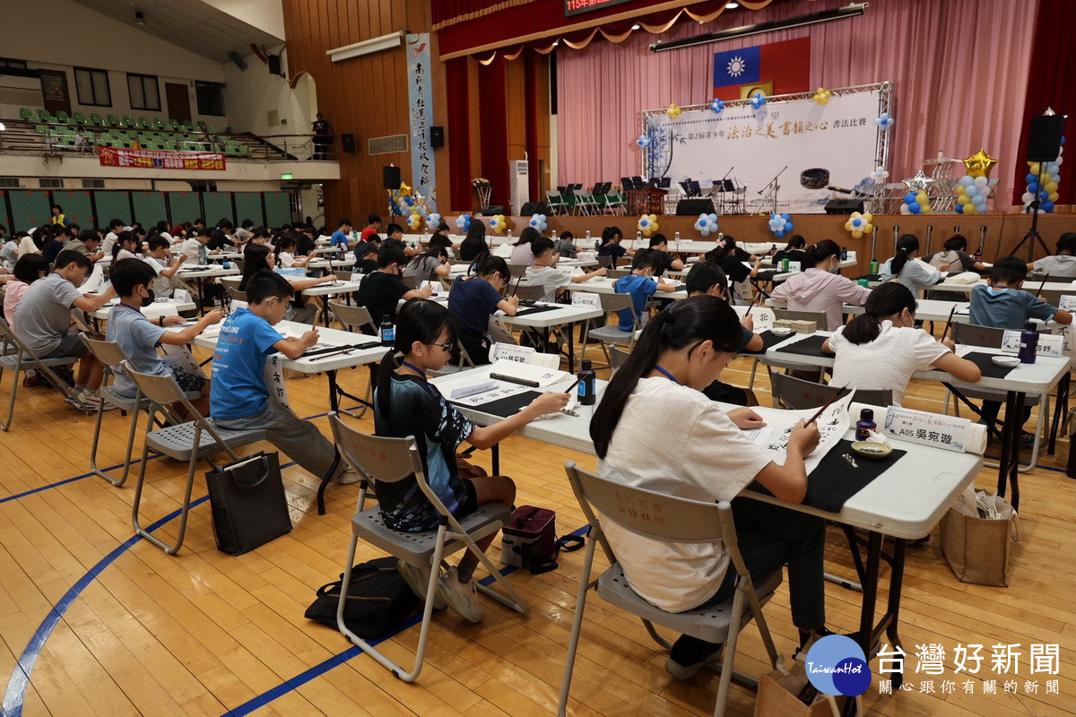 警察局暑期書法競賽分高中國中國小複賽。(縣府提供)<br />
<br />
<br />