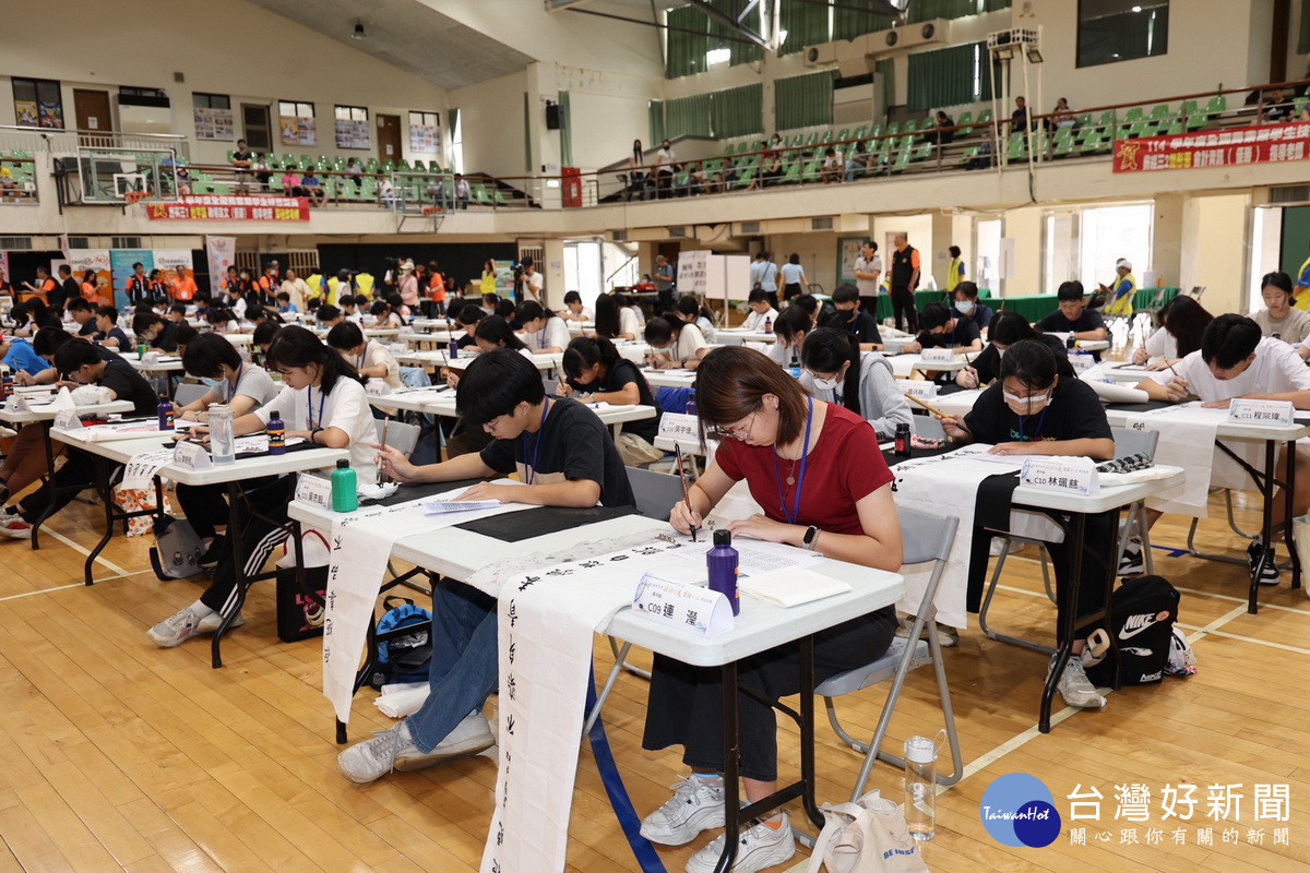 警察局暑期書法競賽分高中國中國小複賽。(縣府提供)<br />
<br />
<br />