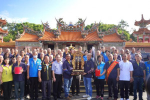 恭迎義民爺到祭典區。