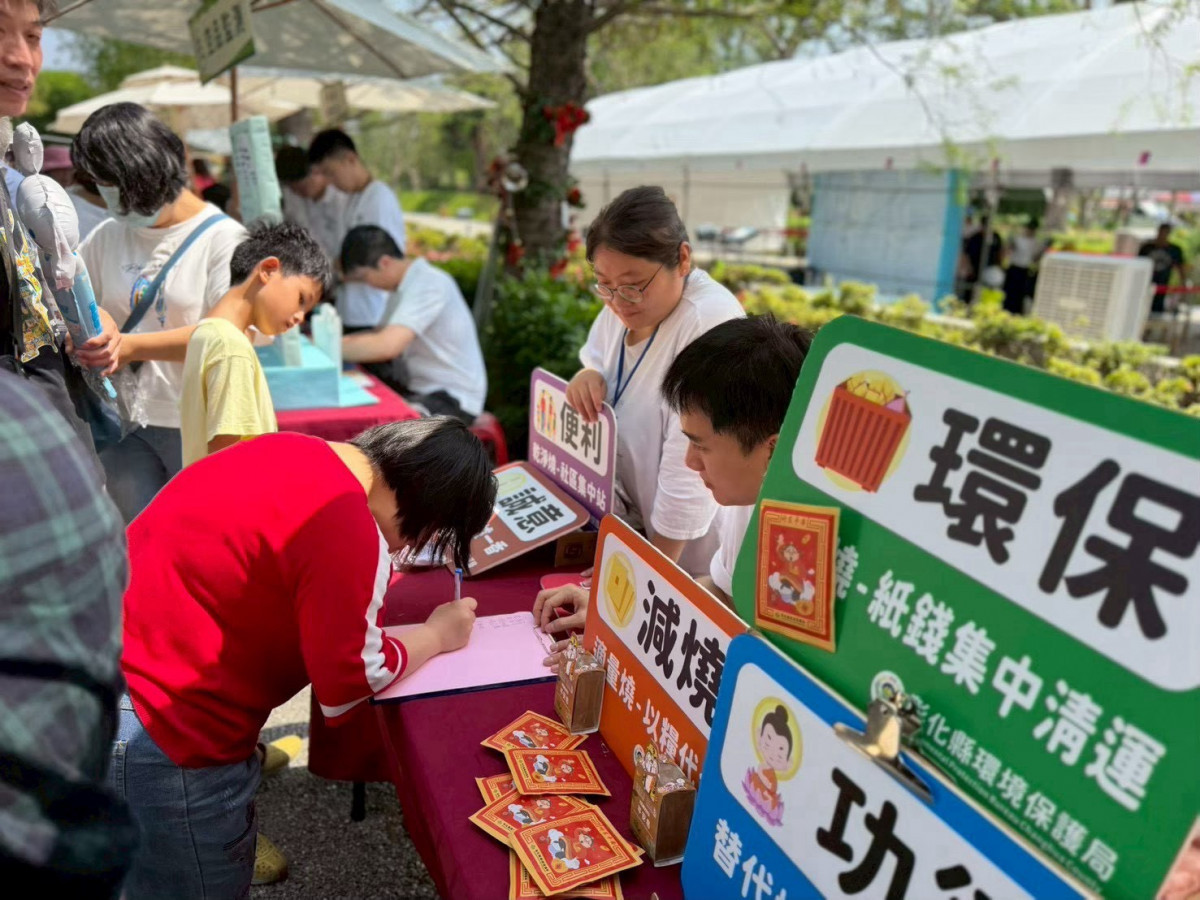 彰化推「以功代金」送咖啡、涼感毛巾,鼓勵環保祭祀做公益。圖/彰化縣政府提供