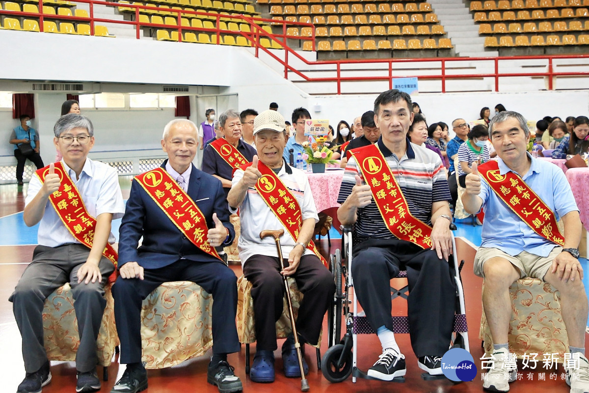 父愛如山　嘉義市表揚115年模範父親暨慈暉父親