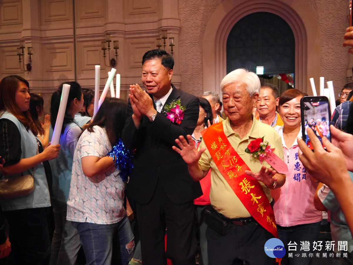 人氣爸主、爸氣十足 員林市舉辦115年模範父親表揚