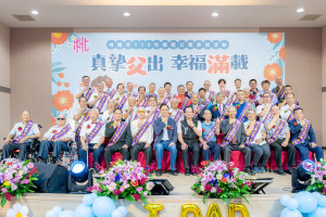 桃園市長張善政出席「桃園市115年模範父親表揚活動」大合照。