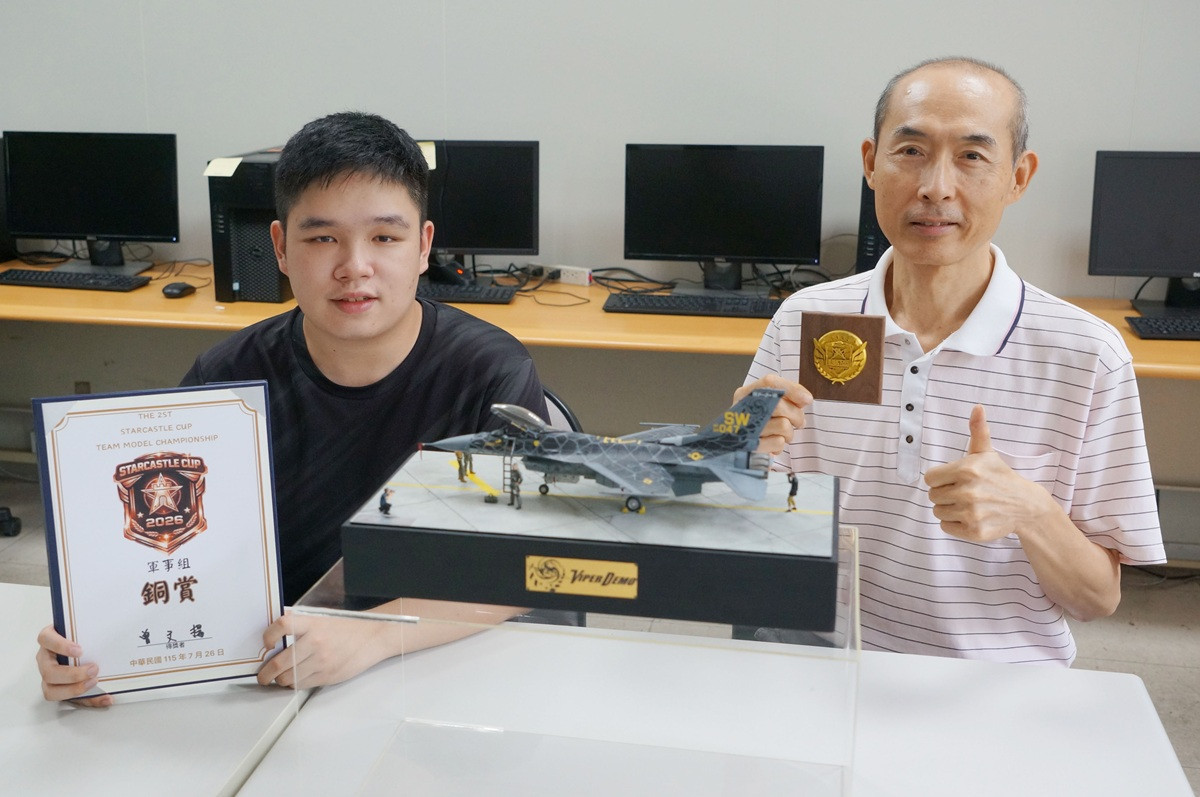 大葉多媒體學生復刻F-16    塗裝模型作品獲雙獎